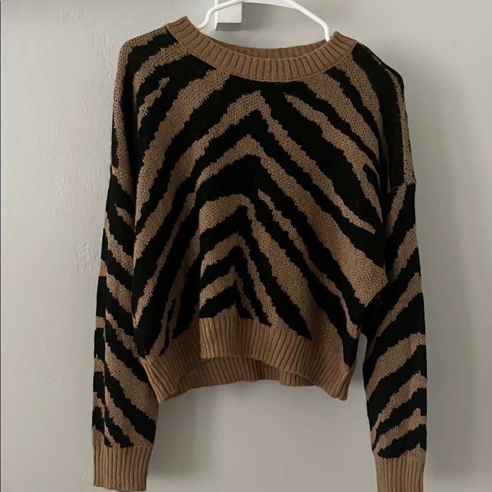 American Eagle Tiger Patterned Black and Brown Sweater